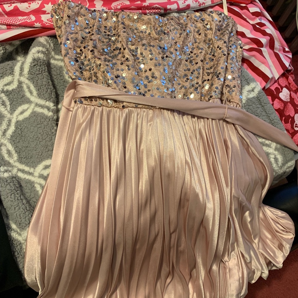 Pink sequin knee length dress 💃🏻